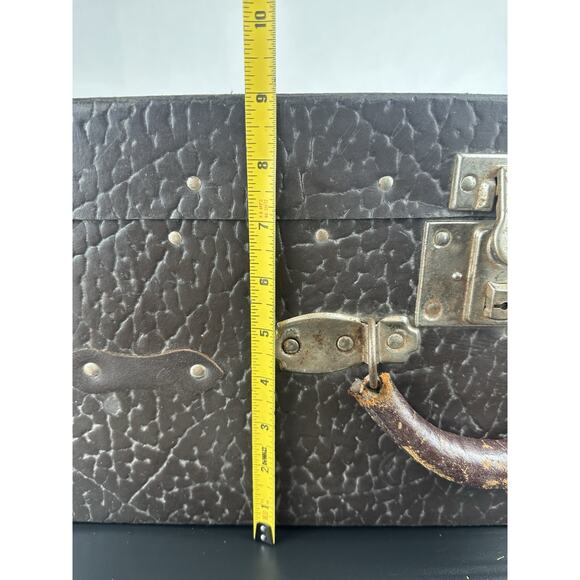 Antique Belber Luggage Trunk – 1920s-30s Wardrobe Trunk with Original Hardware - Picture 6 of 13